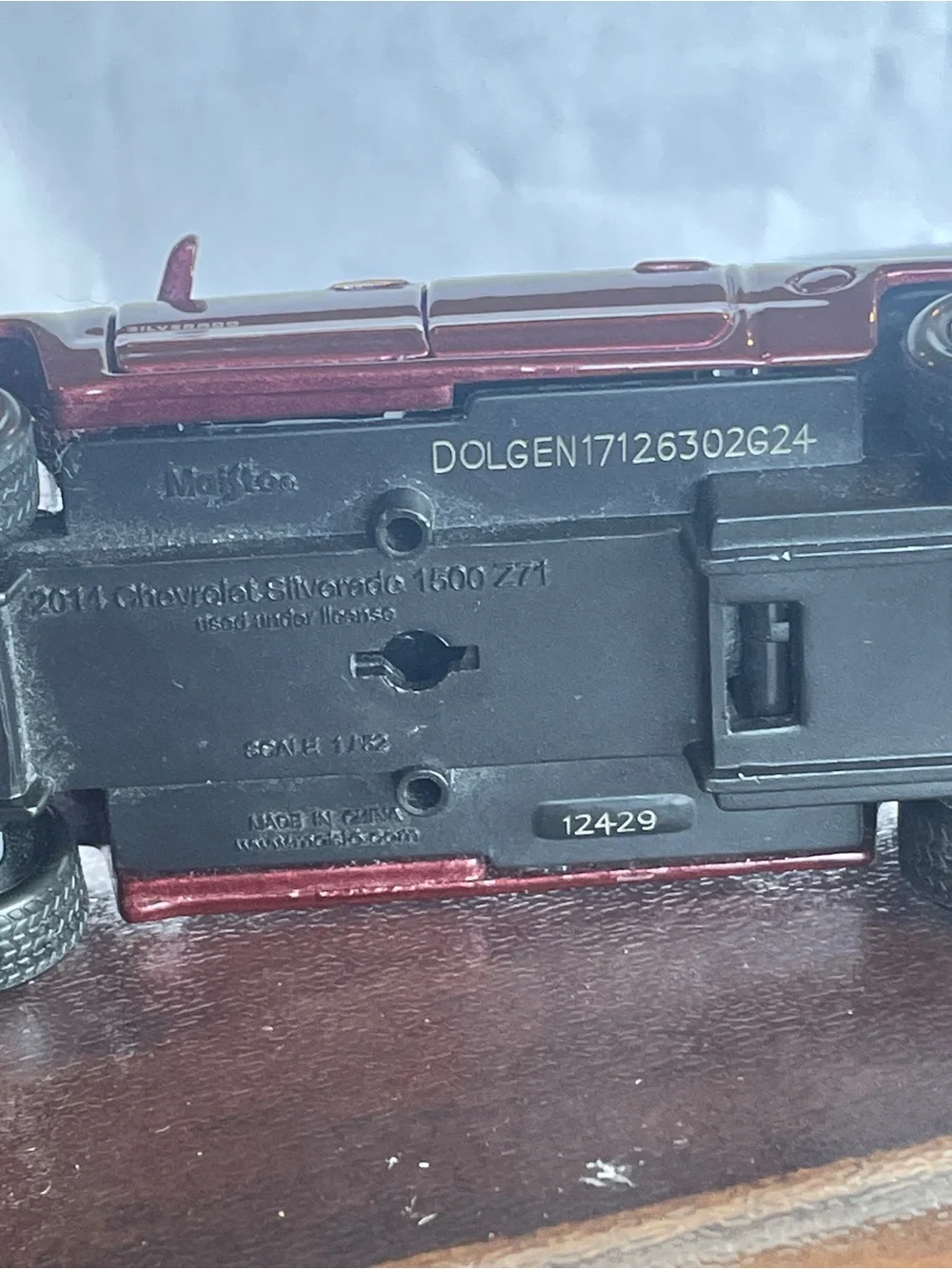 2014 Chevy Silverado 1500 Z71 MAISTO 1:52 scale,Pull Back ,opening Doors.